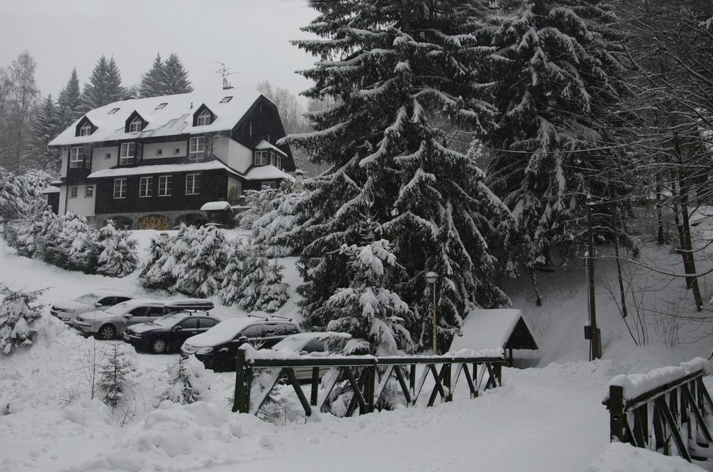Hotel Konsel Říčky Екстериор снимка