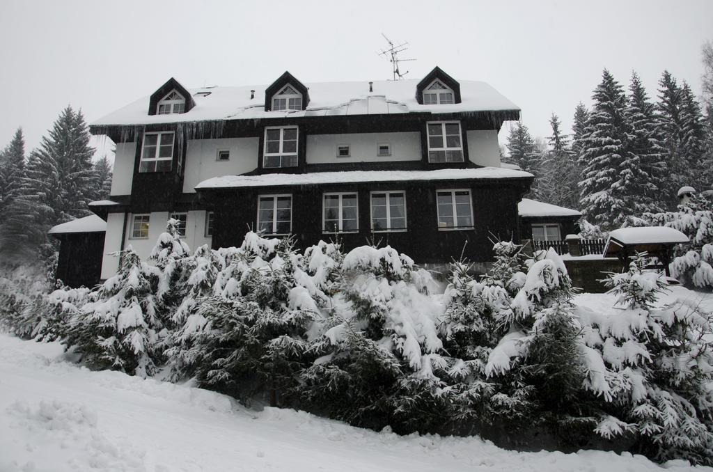 Hotel Konsel Říčky Екстериор снимка