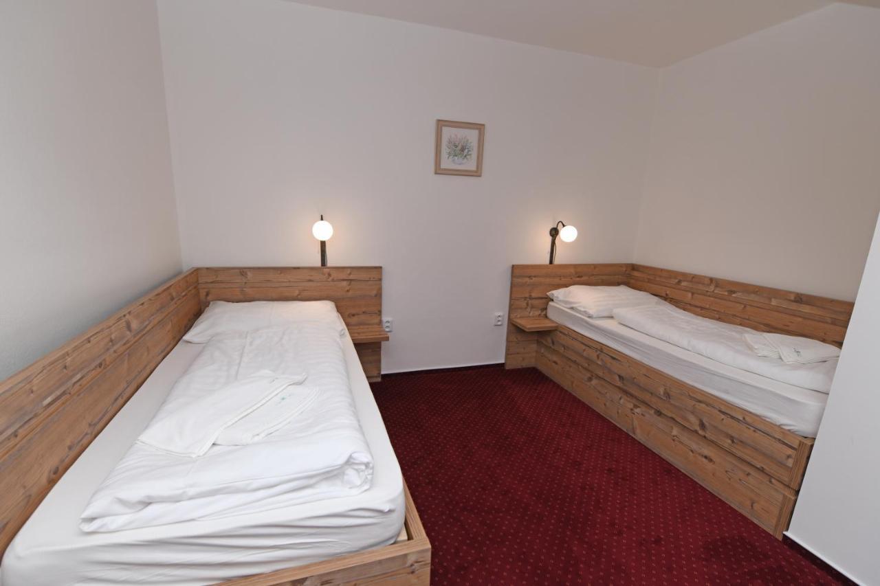 Hotel Konsel Říčky Екстериор снимка